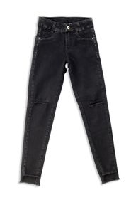 larissa manoela sawary jeans